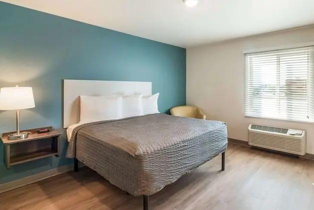 Oda, 1 Büyük (Queen) Boy Yatak, Engellilere Uygun, Sigara İçilmez (Roll-in Shower)