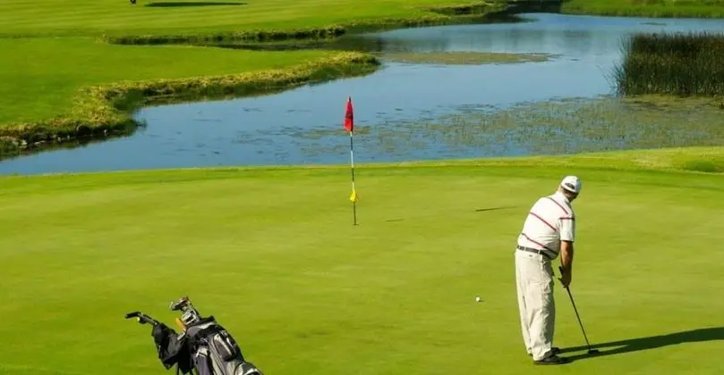 Deluxe Oda, 1 En Büyük (King) Boy Yatak, Golf Manzaralı