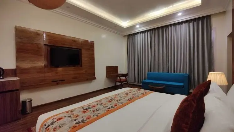 Luxury Oda