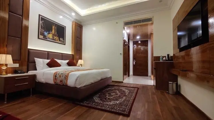 Luxury Oda
