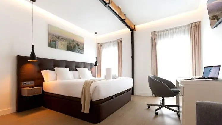 Junior Süit, Balkon