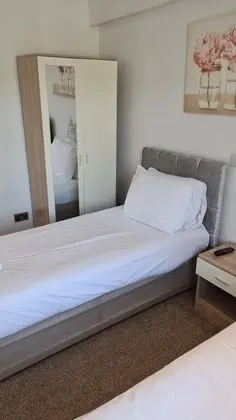 İki Ayrı Yataklı Oda, Banyolu/Duşlu