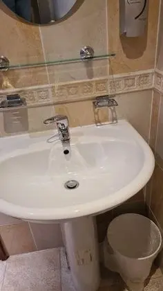 İki Ayrı Yataklı Oda, Banyolu/Duşlu
