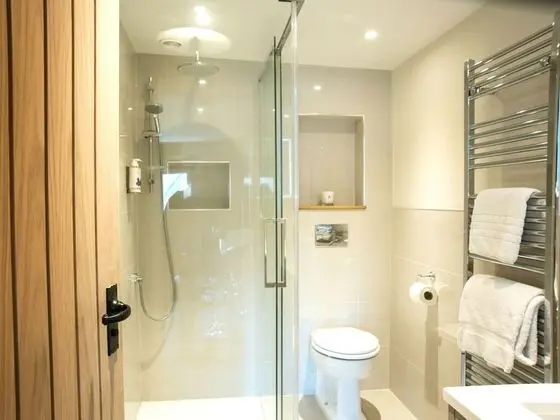 Deluxe Tek Büyük Yataklı Oda, Banyolu/Duşlu (Feature freestanding bath)