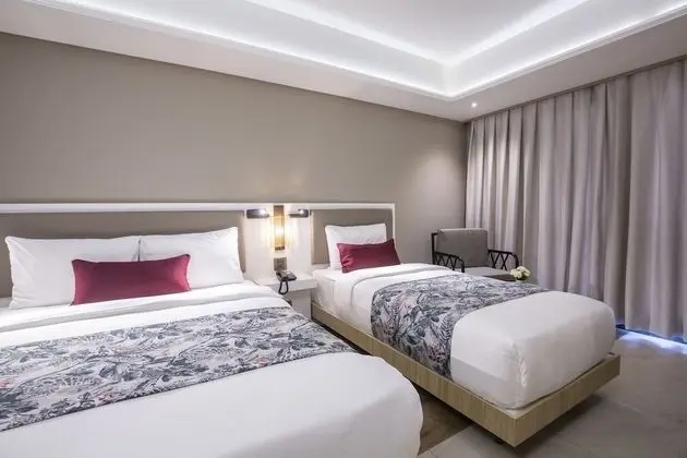 Deluxe Room (2 Adults + 1 Child)