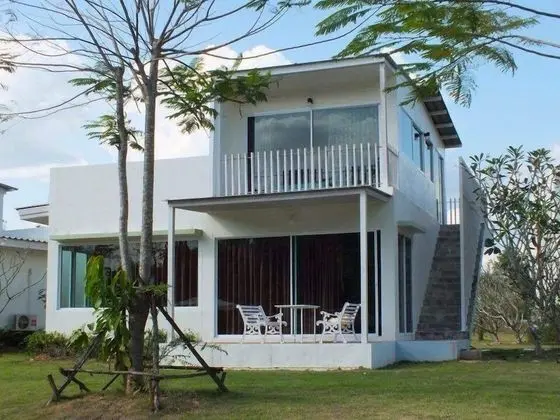 4 Bedrooms Villa