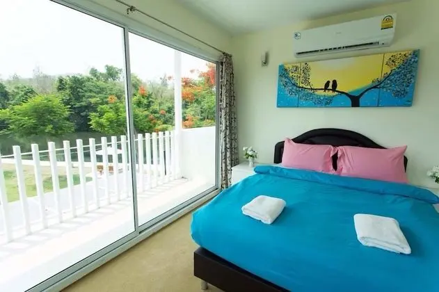 4 Bedrooms Villa