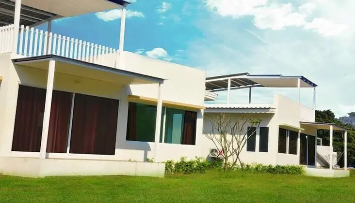 4 Bedrooms Villa