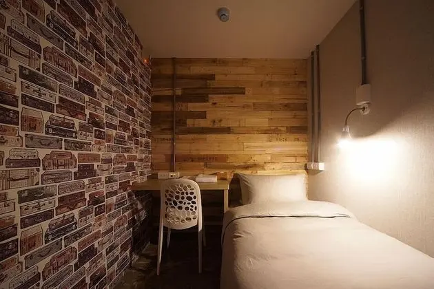 Tek Kişilik Oda, Ortak Banyo