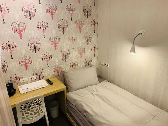 Tek Kişilik Oda, Sadece kadınlar için, Ortak Banyo