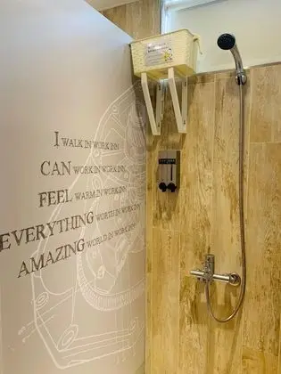 Tek Kişilik Oda, Sadece kadınlar için, Ortak Banyo