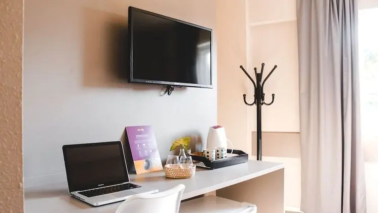 Quarto Duplo Superior com Cama de Casal