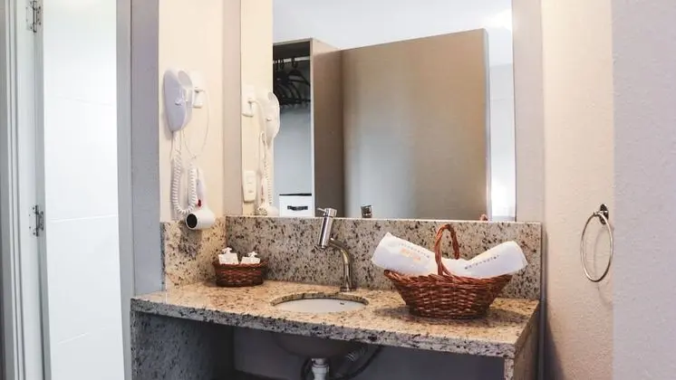 Quarto Duplo Superior com Cama de Casal