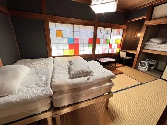 Twin Room 12, Shared bathroom