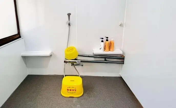 Twin Room 12, Shared bathroom