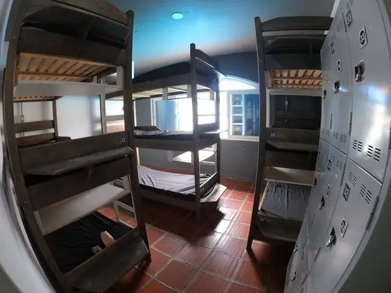 Basic Ortak Ranzalı Oda, Sadece erkekler için, Özel Banyo