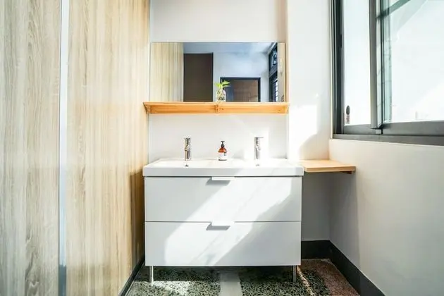 Standard Ortak Ranzalı Oda, Sadece kadınlar için, Ortak Banyo (window)