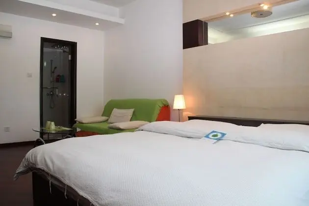 Standard Oda, 1 Büyük (Queen) Boy Yatak, Küçük Mutfak, Şehir Manzaralı