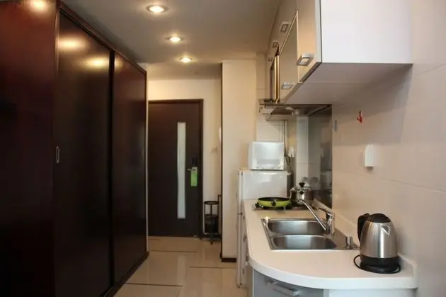 Standard Oda, 1 Büyük (Queen) Boy Yatak, Küçük Mutfak, Şehir Manzaralı