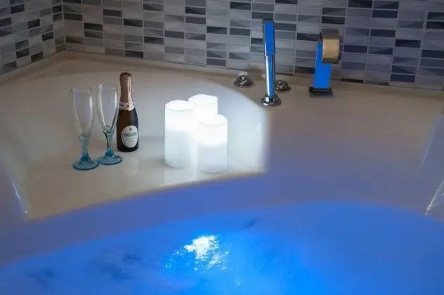 Deluxe Tek Büyük veya İki Ayrı Yataklı Oda, Jakuzi