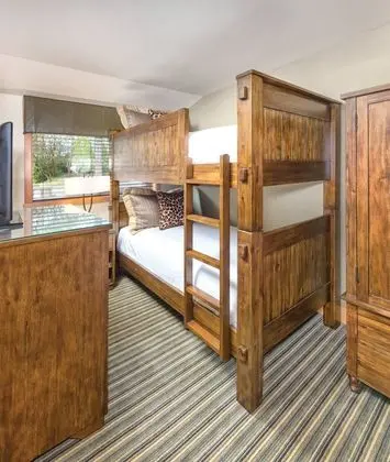 Suit Three Bedrooms