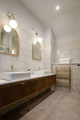 Deluxe Tek Büyük Yataklı Oda