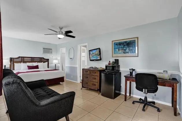 Deluxe Apart Daire, Sadece erkekler için