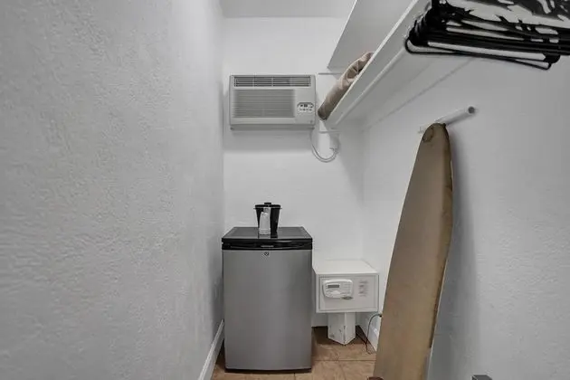 Standard Apart Daire, Sadece erkekler için