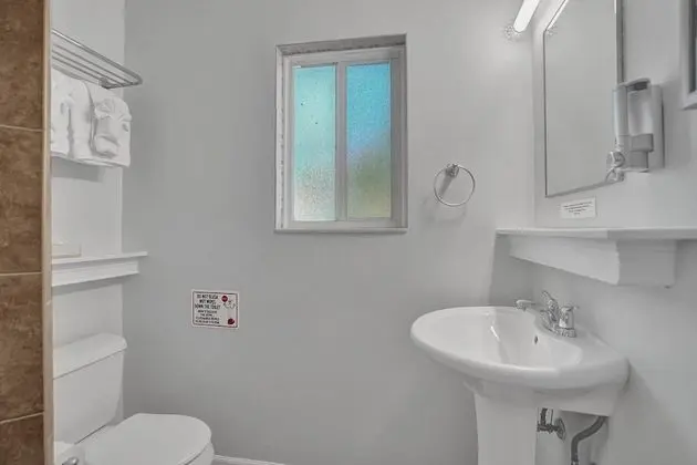 Standard Apart Daire, Sadece erkekler için
