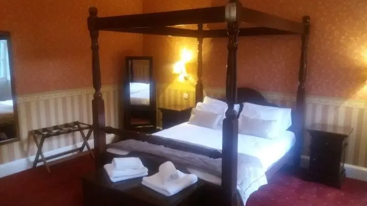 Tek Büyük Yataklı Oda (Four Poster)