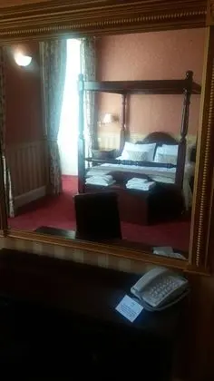 Tek Büyük Yataklı Oda (Four Poster)