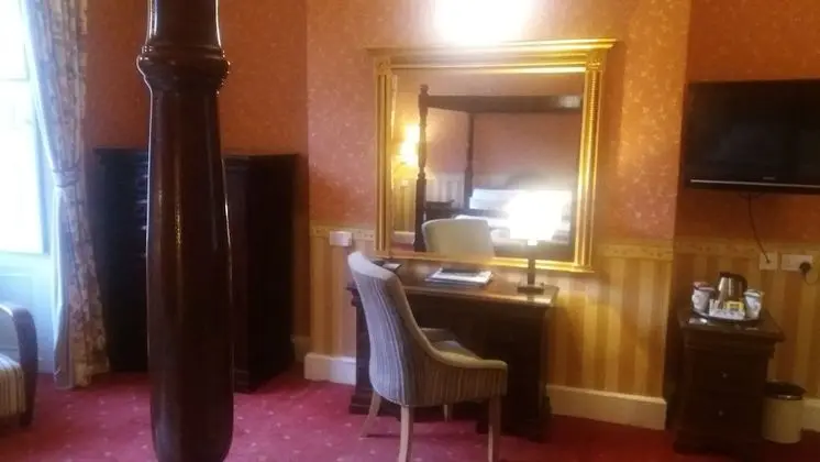 Tek Büyük Yataklı Oda (Four Poster)