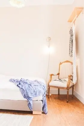 Tek Büyük veya İki Ayrı Yataklı Oda, Ortak Banyo (7)