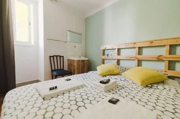 Tek Büyük Yataklı Oda, Ortak Banyo