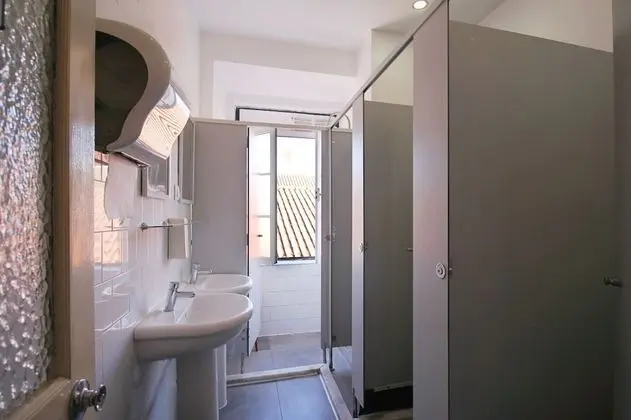Tek Büyük Yataklı Oda, Ortak Banyo