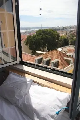 Tek Büyük Yataklı Oda, Ortak Banyo, Nehir Manzaralı