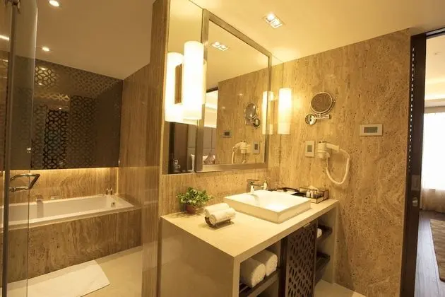 The WOW Presidential Suite- Free Airport Transfer