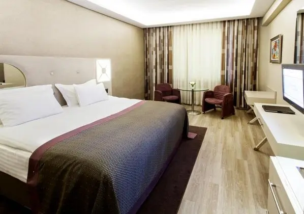 Standart Oda, Şehir Manzaralı