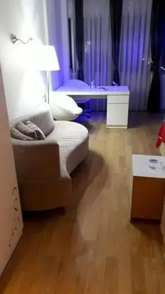 Corner Room, Şehir Manzaralı