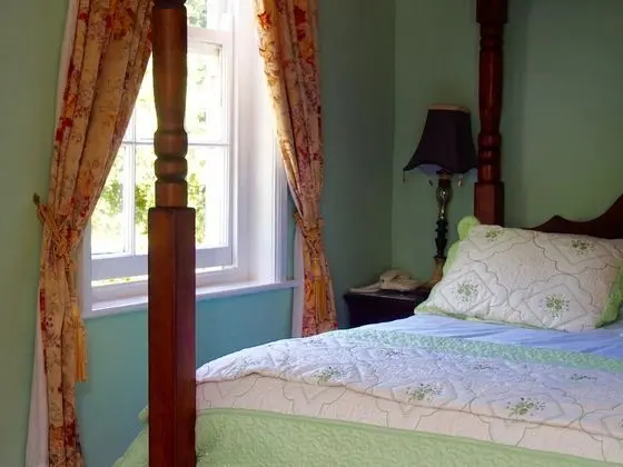 Family Tek Büyük Yataklı Oda (Four Poster Bed)