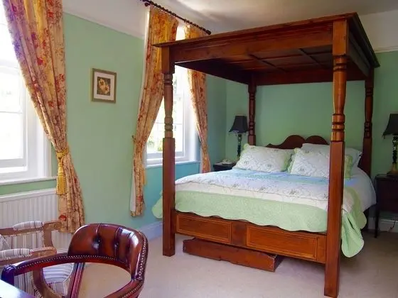 Family Tek Büyük Yataklı Oda (Four Poster Bed)