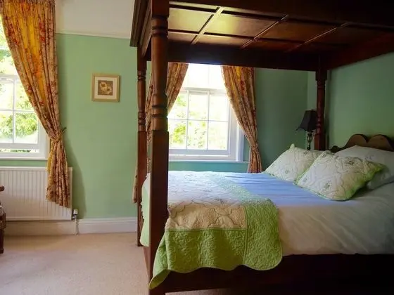Family Tek Büyük Yataklı Oda (Four Poster Bed)