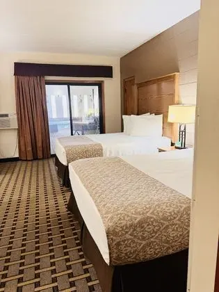 Standard Oda, Havuz Kenarı