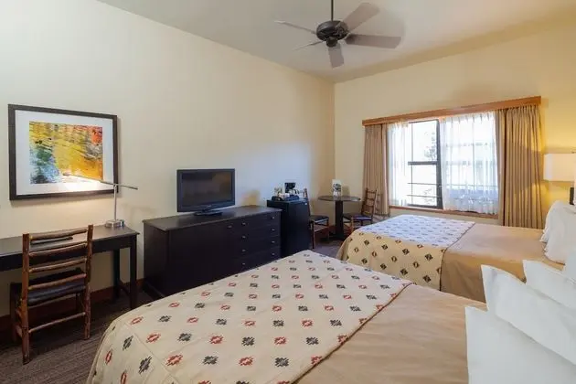 Oda, 2 Büyük (Queen) Boy Yatak