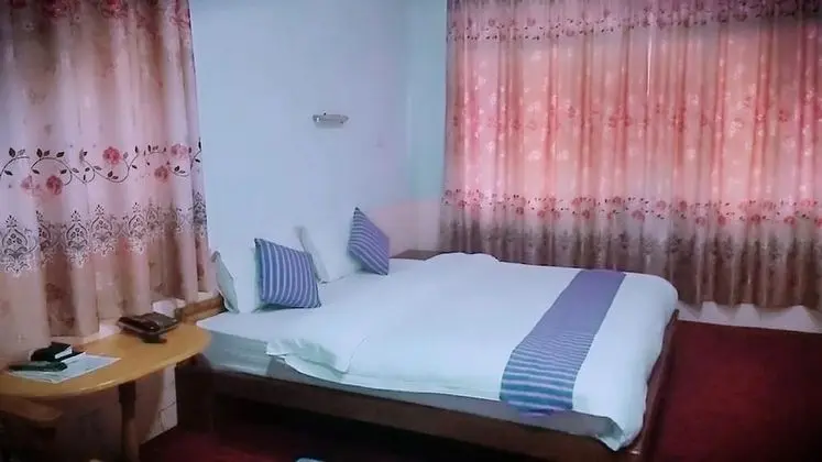 Deluxe Tek Büyük Yataklı Oda, Bahçe Manzaralı