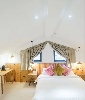 Standard Tek Büyük Yataklı Oda