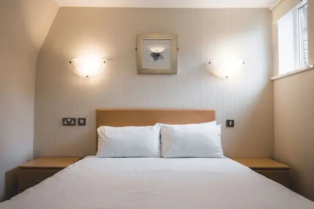 Classic Tek Büyük Yataklı Oda