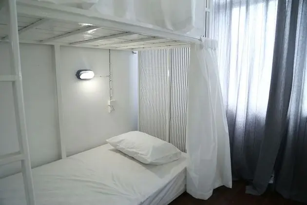 12-Bed Mixed Dormitory Room