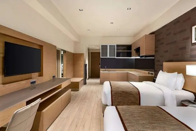 Deluxe Süit, 2 Yatak Odası, Sigara İçilmez, Balkon (Grand, Living Room, City/Garden View)