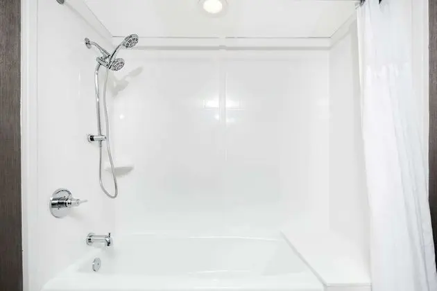 Oda, 1 En Büyük (King) Boy Yatak, Engellilere Uygun (Mobility Tub)